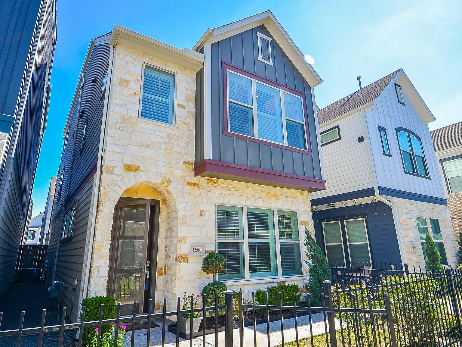 3 bed, 2.5 bath, 2096 sqft, $2,750 — Photo 3