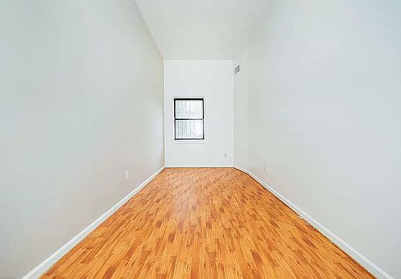 2nd image of 926 Fulton St #1B