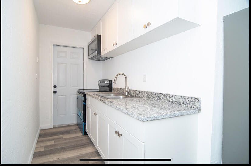 2nd image of 721 NW 19th Terrace #1-2