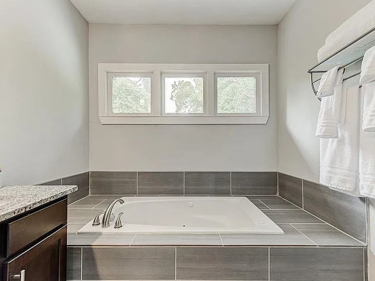 1758 Beacon Hill Blvd NE — Photo 18