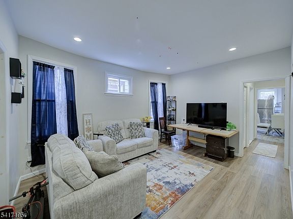2nd image of 193 Clerk St
