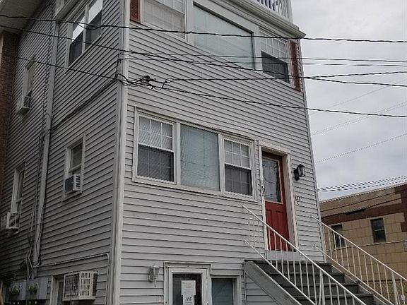 2nd image of 823A Ocean Ave #1