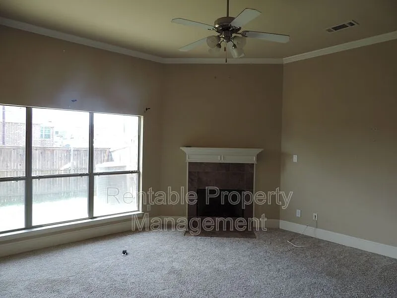 3 bed, 2.5 bath, 2152 sqft, $2,825 — Photo 2