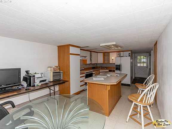 3rd image of 5915 NE 65th Ct