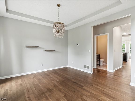 3rd image of 39289 Arlington Dr