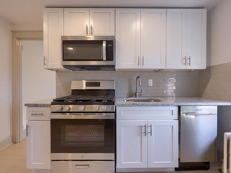 40 W James St #7 — Photo 6