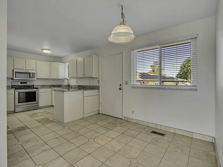 2066 W Quailstone Dr — Photo 11