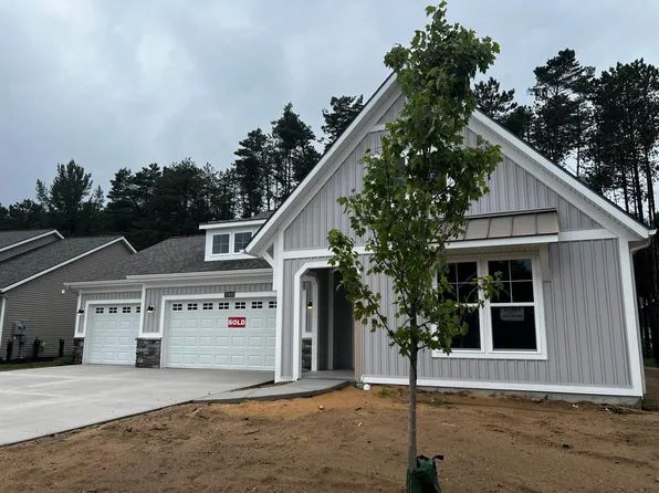 17409 Baltrusol Dr, Spring Lake, MI 49456