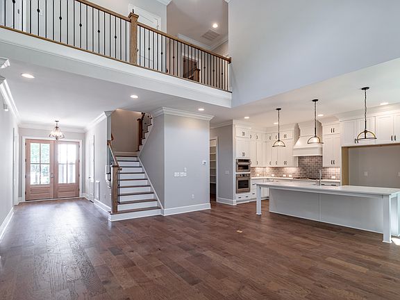 5th image of 111 Forest Green Dr