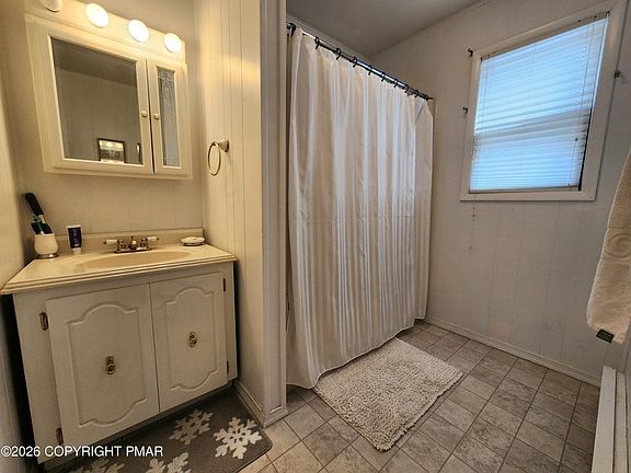 5th image of 237 Whitman Ln