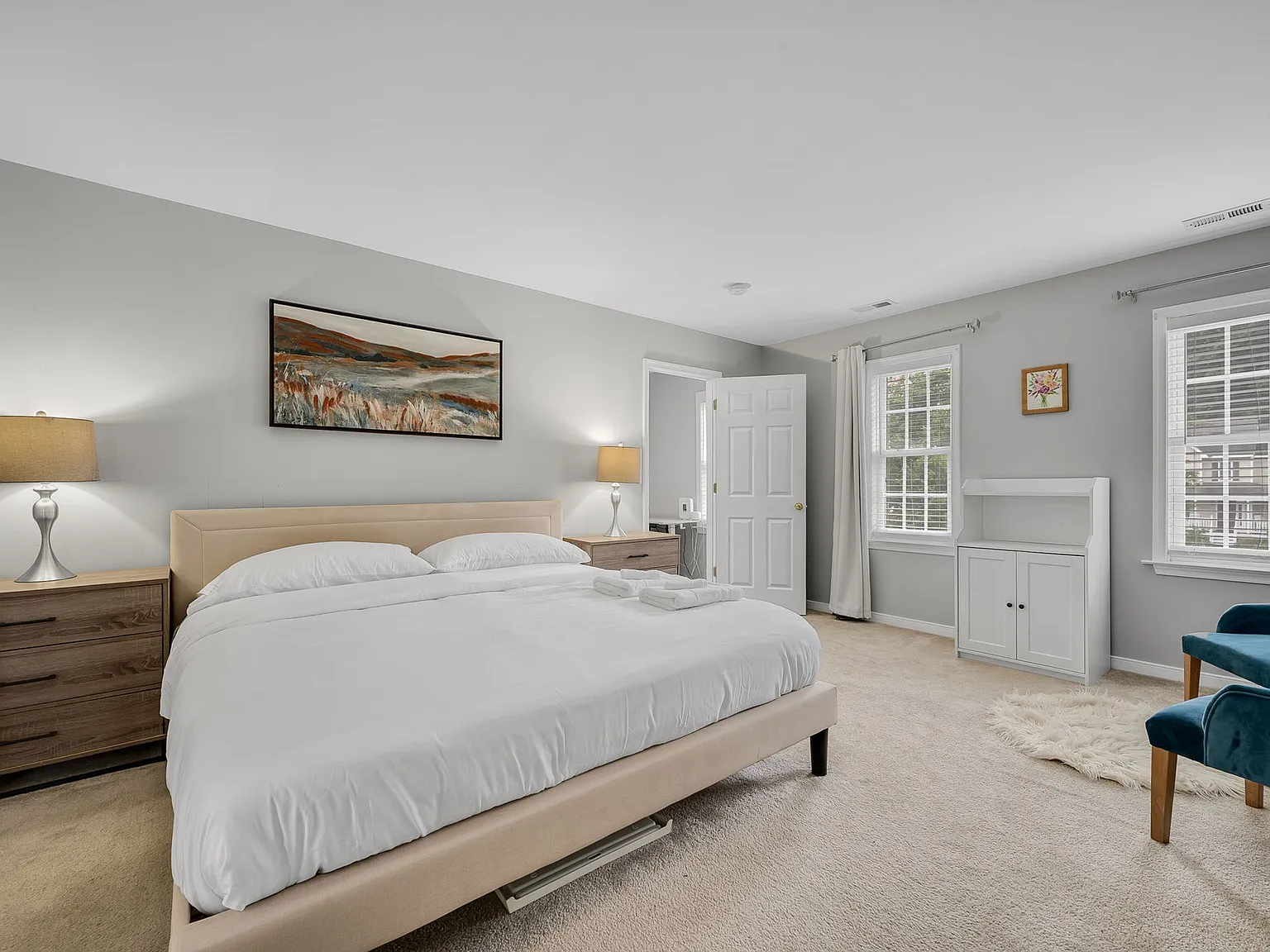 4 bed, 2.5 bath, 2040 sqft, $4,500 — Photo 4