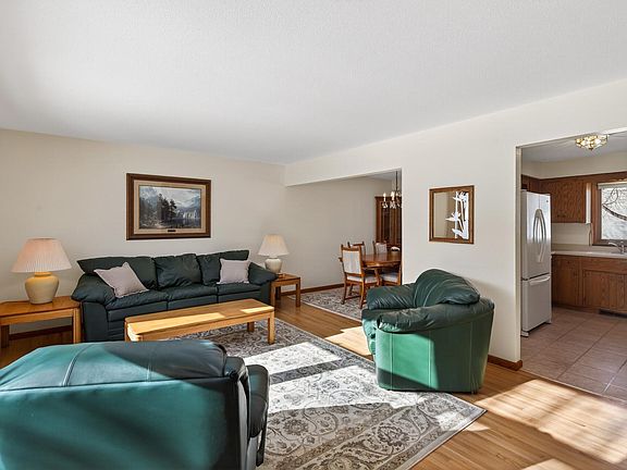 3rd image of 3629 Pilgrim Ln N
