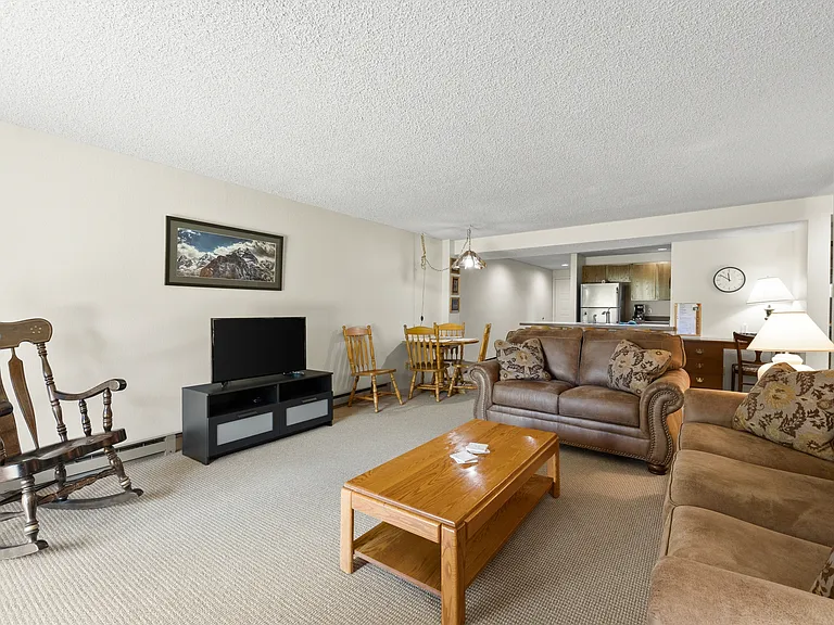 2822 Hager Ln #2B — Photo 2