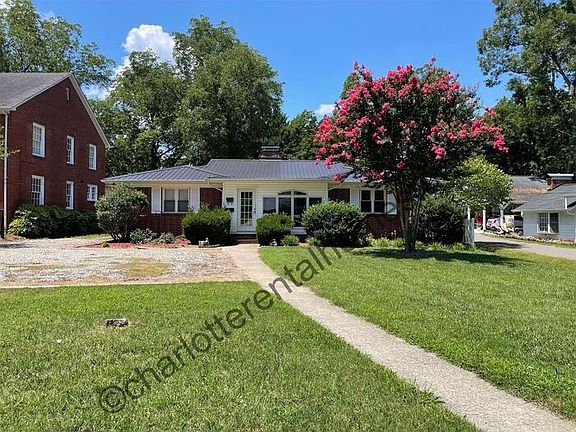 2nd image of 317 N Oak St