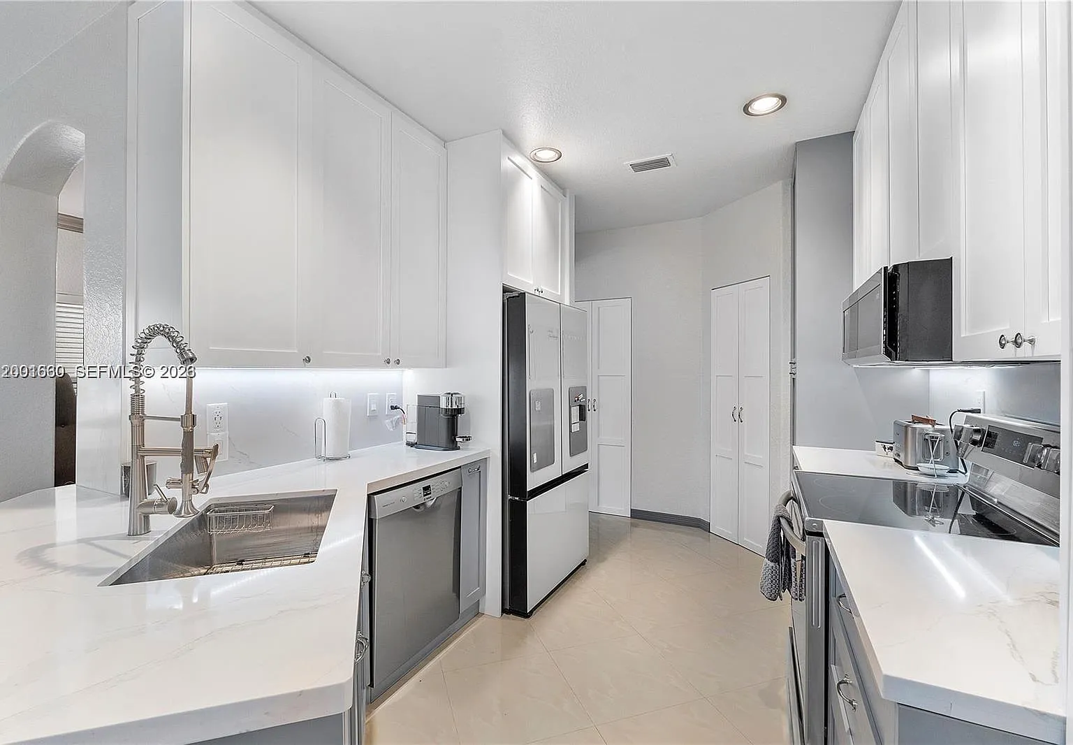 3 bed, 2.5 bath, 2194 sqft, $2,950 — Photo 4