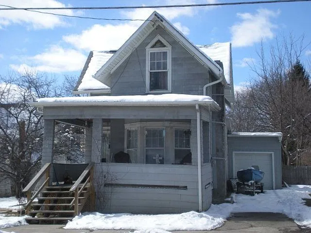 607 Walnut St photo 1