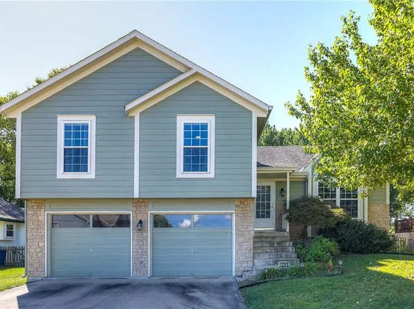 1285 SE Princeton Dr, Lees Summit, MO 64081