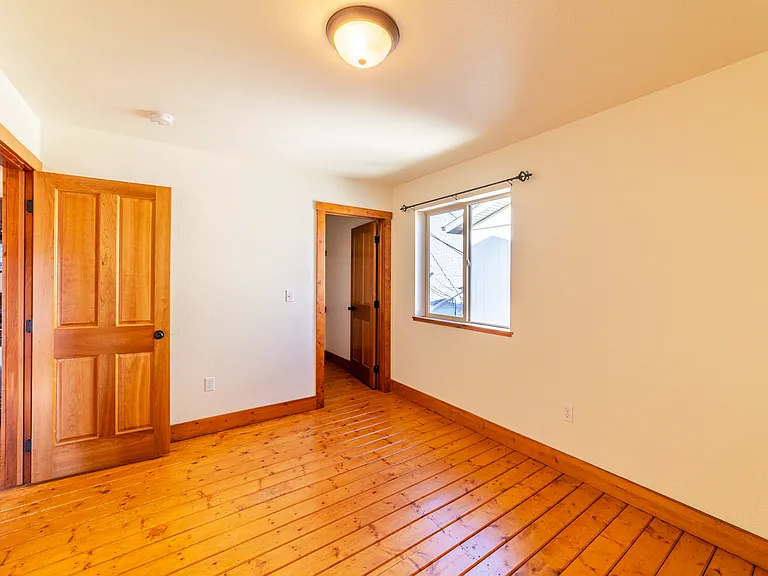 612 W Nash St — Photo 6