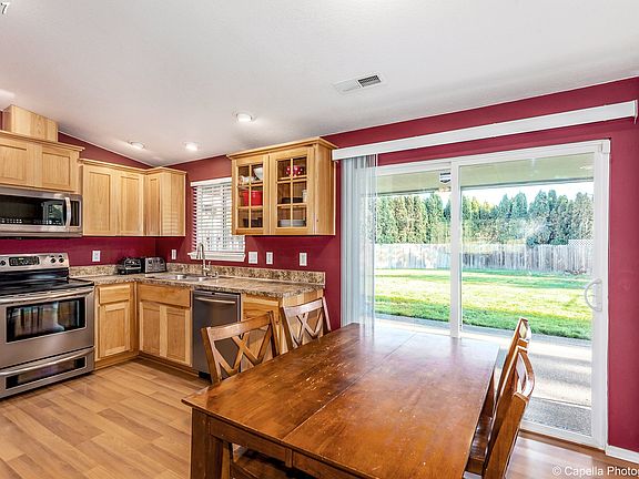 5th image of 7709 NE 65th Ct