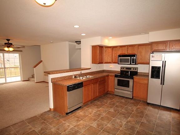 Fully equipped kitchen w/ newer dishwasher
