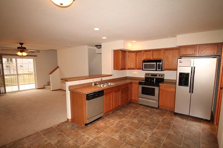 Fully equipped kitchen w/ newer dishwasher