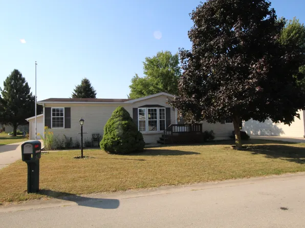 5475 Ebonywood Ln, Roscoe, IL 61073