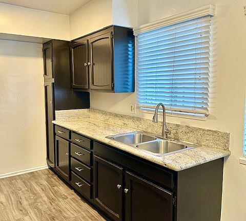5th image of 6706 York Blvd #2B-1Ba-750Sqft