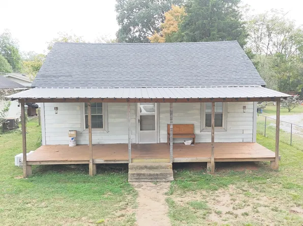 437 3rd St, Lawrenceburg, TN 38464