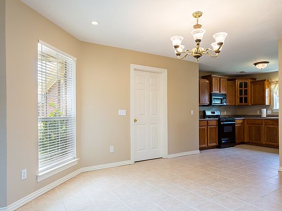 4th image of 401 Glenwood Pl