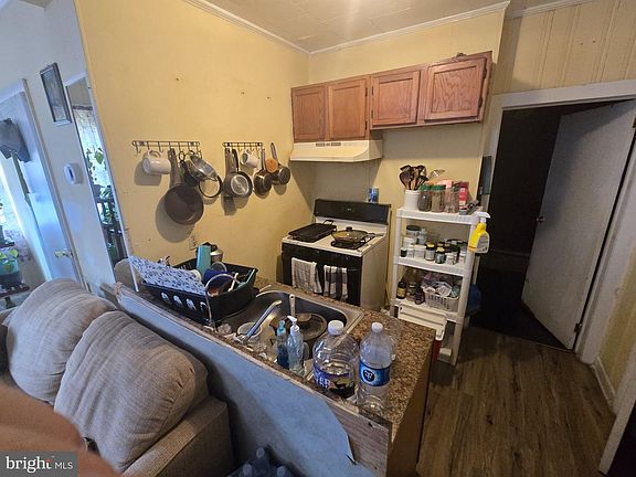 3rd image of 341 N Pearl St
