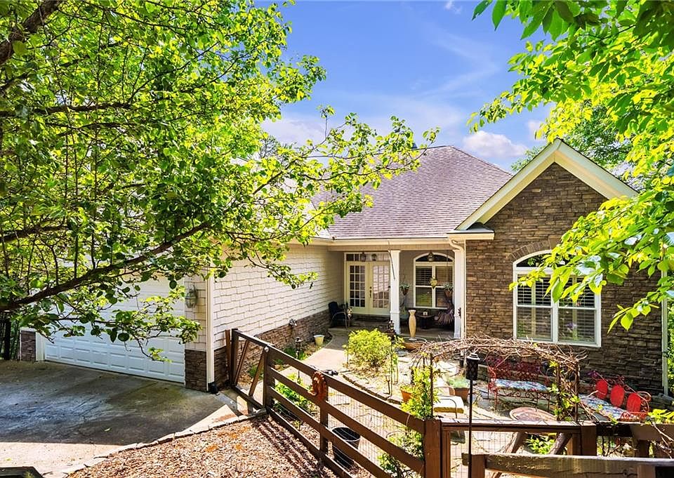 1st image of 172 Corner Oak Ct