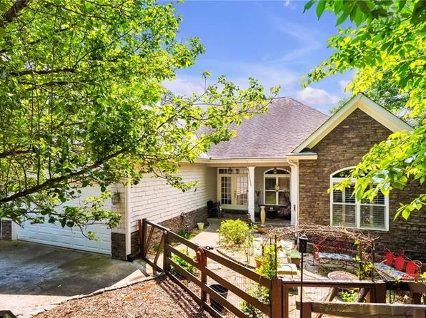 172 Corner Oak Ct, Waleska, GA 30183