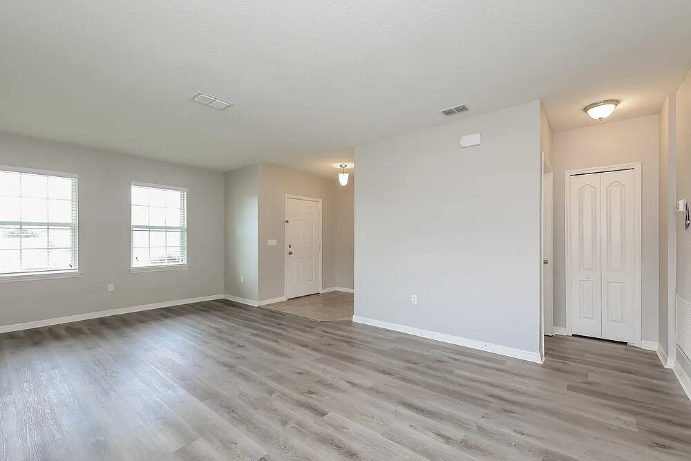 4 bed, 2.0 bath, 1956 sqft, $2,470 — Photo 3