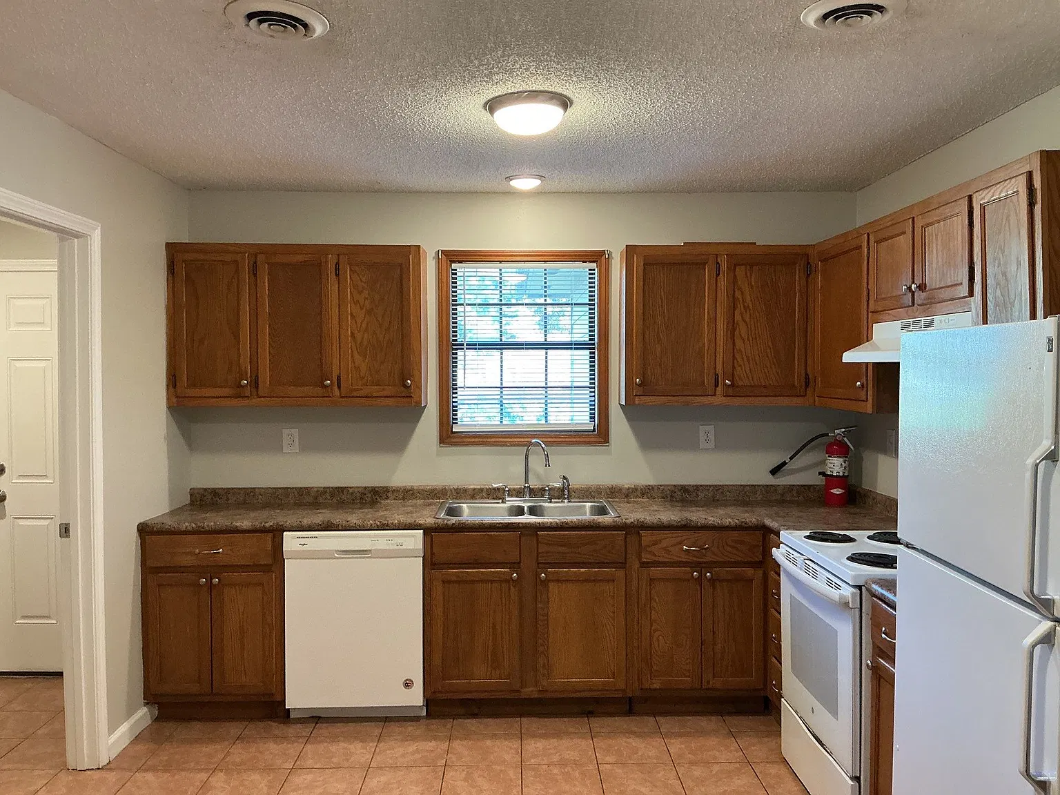 2 bed, 974 sqft, $1,100 — Photo 2