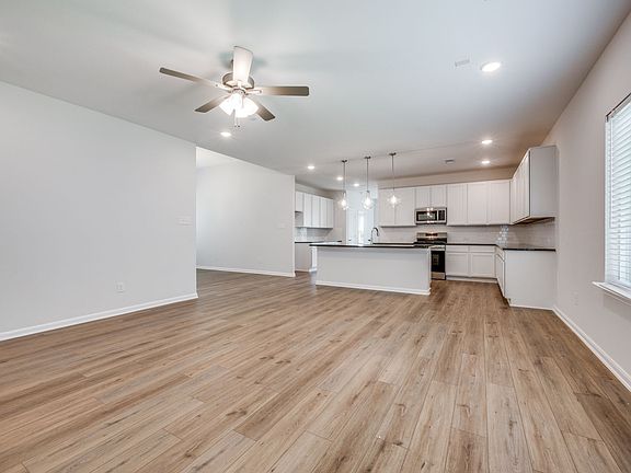 3rd image of 4013 Bluestem Blvd