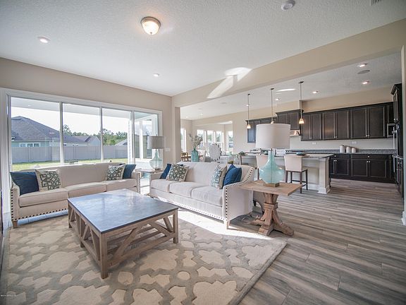 3rd image of 862 Glenneyre Cir