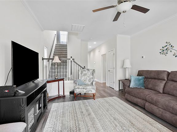 3rd image of 251 Samuel St