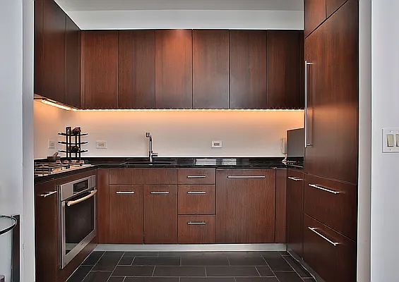 4th image of 40 Broad St APT 19A