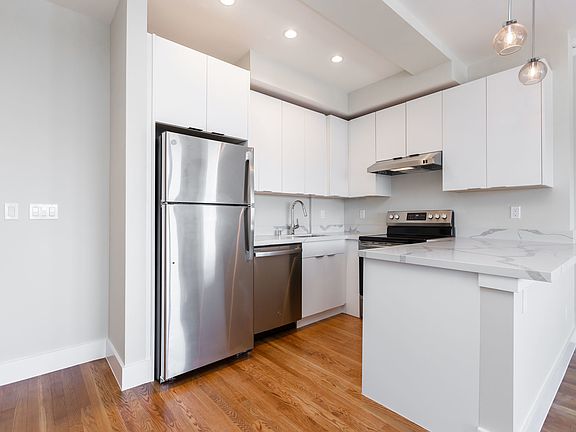 4th image of 2224 Leavenworth St #404