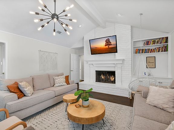4th image of 15309 Glamorgan Dr