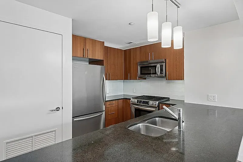 3260 Henry Hudson Parkway — Photo 4