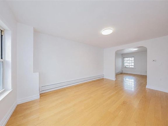 4th image of 307 Bay 8th St