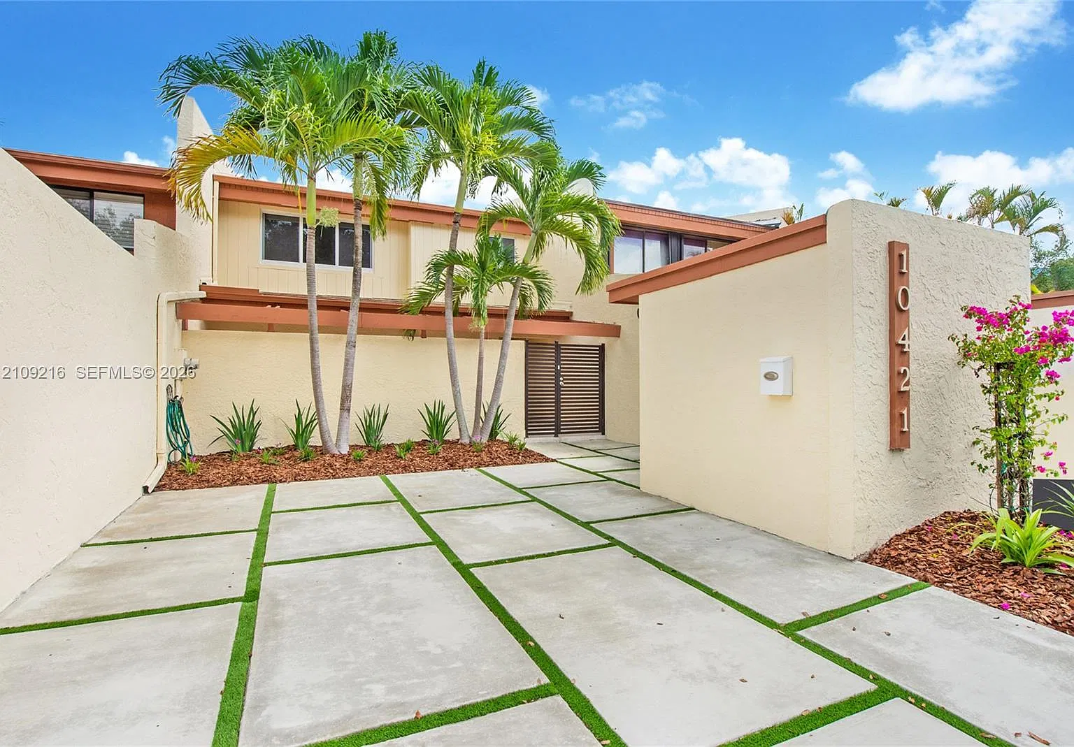 Sunset Kendall Villas 1st — Photo 1
