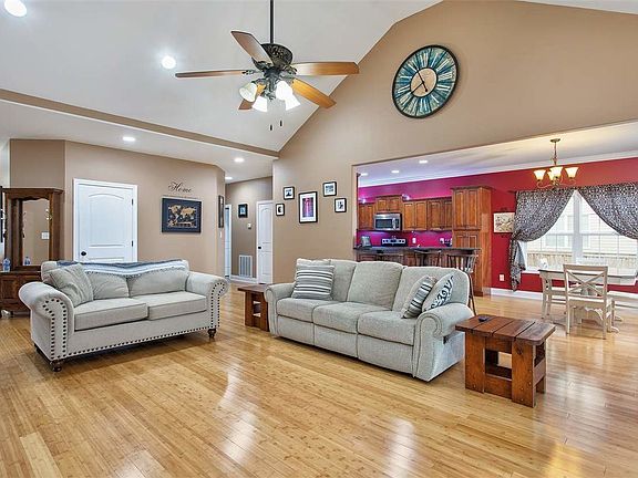 3rd image of 3037 Wyatt Dr