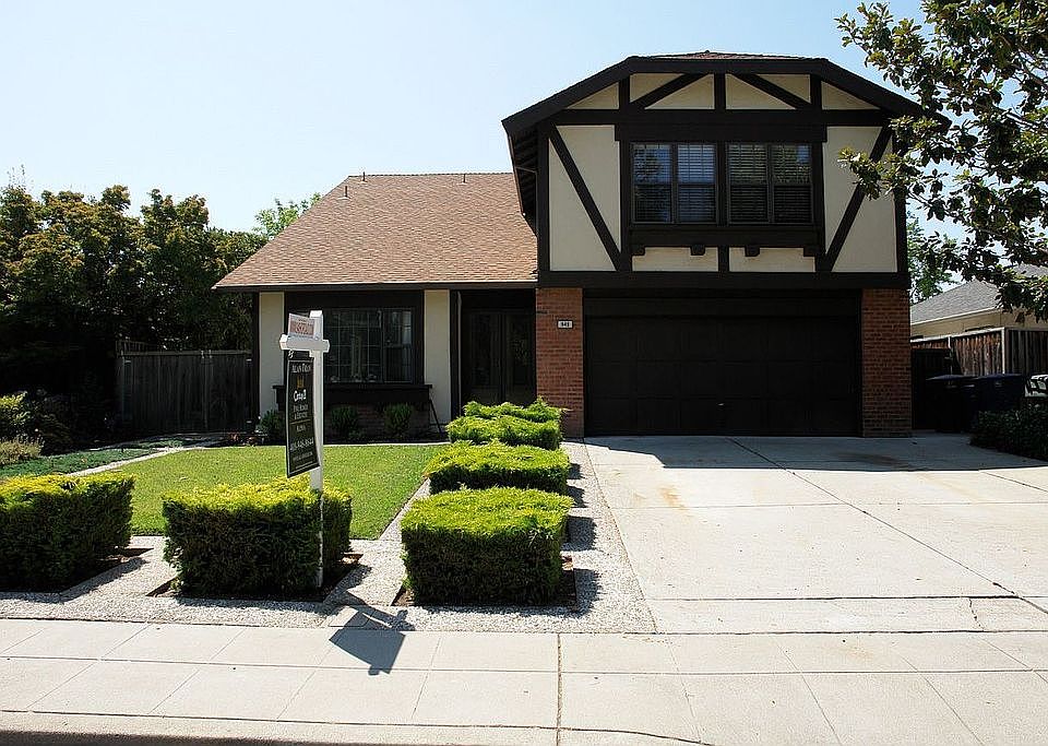 1st image of 948 Horcajo Cir