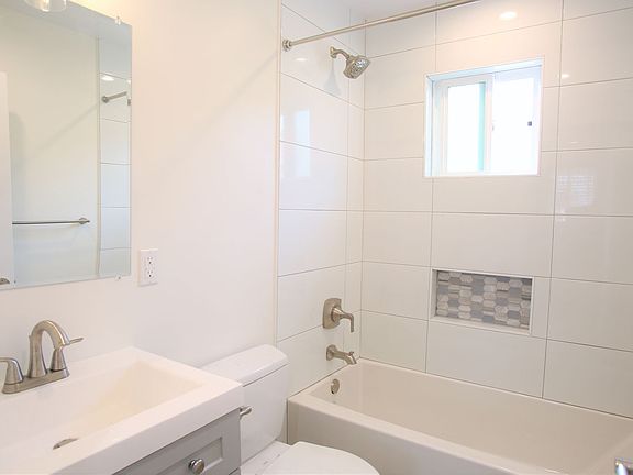 4th image of 1312 W Florence Ave APT 1