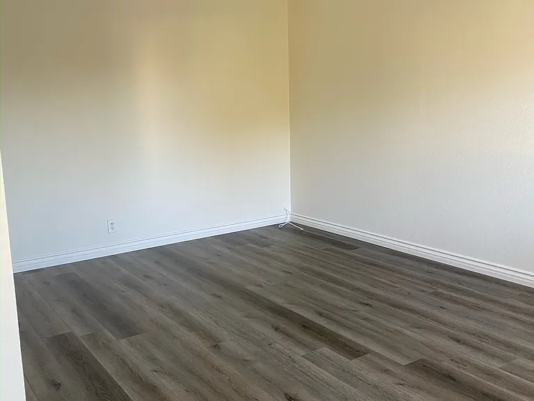 Coast Apts — Photo 9