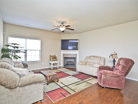 3rd image of 3030 Hook Ln