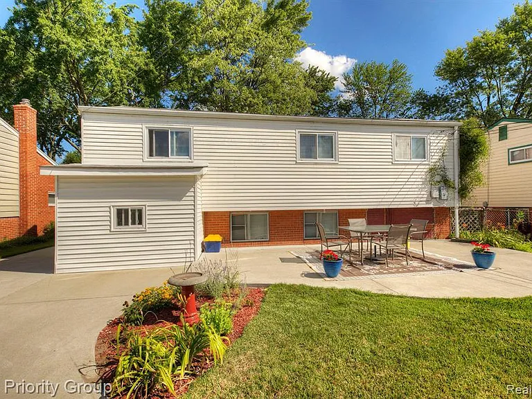 1322 Elliott Ave — Photo 5