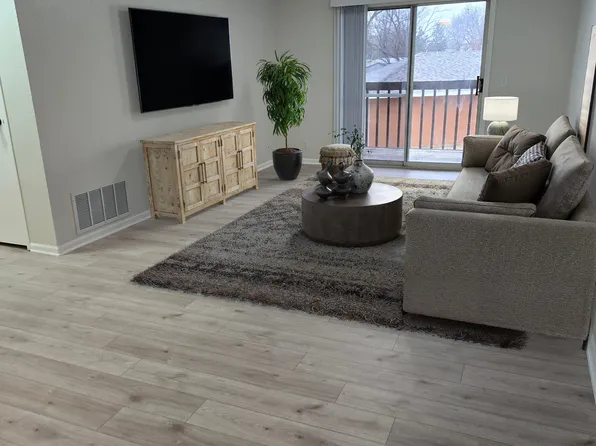 Pine Tree Apartments, 2900 N 1st St #5, Lincoln, NE 68521